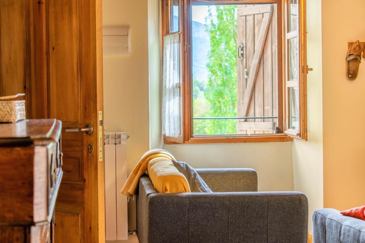Saragueta Casa Monaut, Acogedores Apartamentos A Los Pies De La Selva De Irati מראה חיצוני תמונה