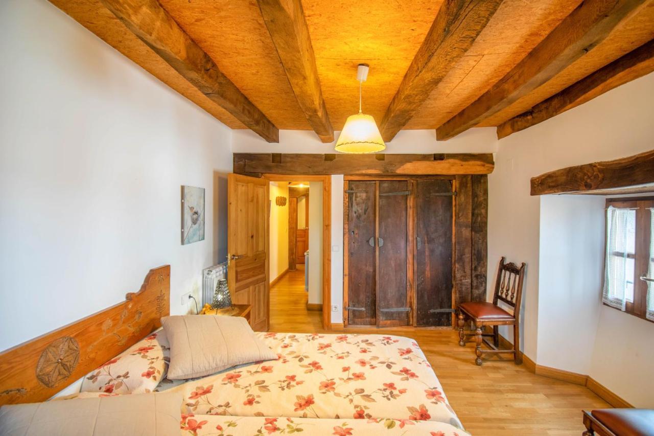Saragueta Casa Monaut, Acogedores Apartamentos A Los Pies De La Selva De Irati מראה חיצוני תמונה