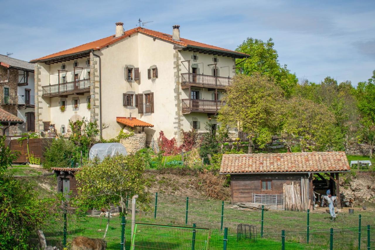 Saragueta Casa Monaut, Acogedores Apartamentos A Los Pies De La Selva De Irati מראה חיצוני תמונה