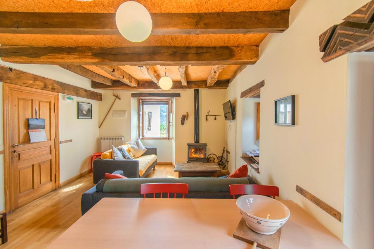Saragueta Casa Monaut, Acogedores Apartamentos A Los Pies De La Selva De Irati מראה חיצוני תמונה